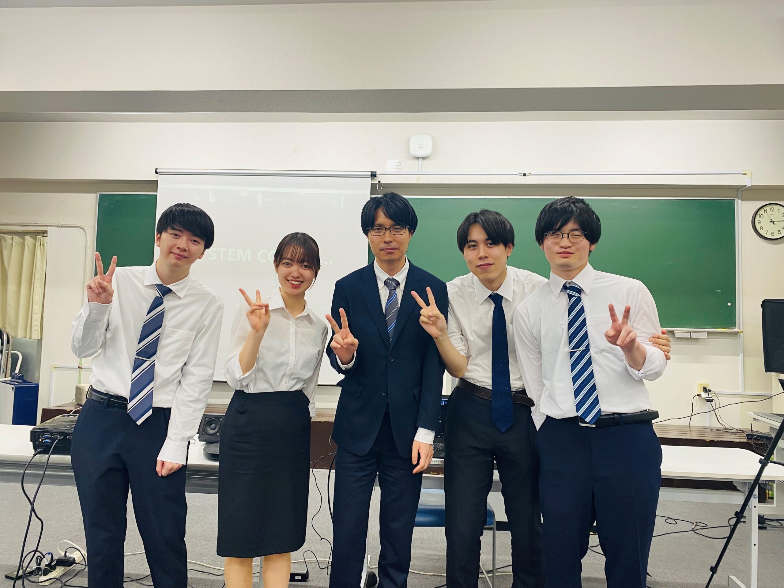 男女の集合写真